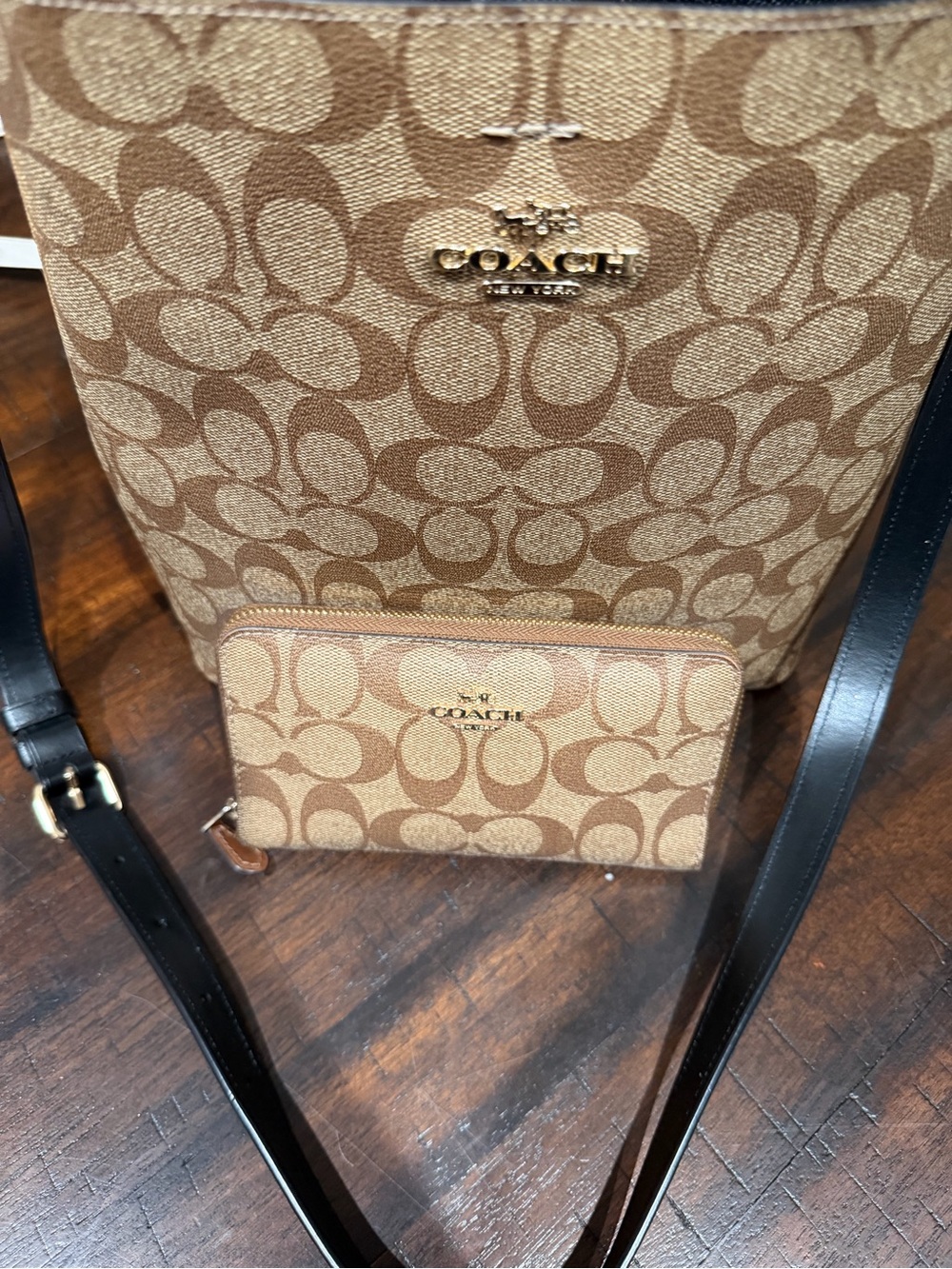 Coach Khaki Signature Canvas Bucket Bag with Black Trim and Matching Wallet - Picture 3 of 7